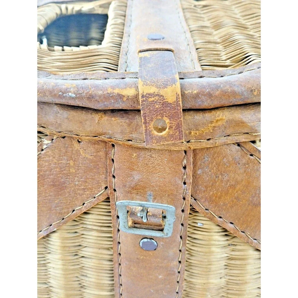 VINTAGE WICKER FISHING CREEL FLY FISH BASKET TROUT CREEL RUSTIC LODGE  Hong Kong